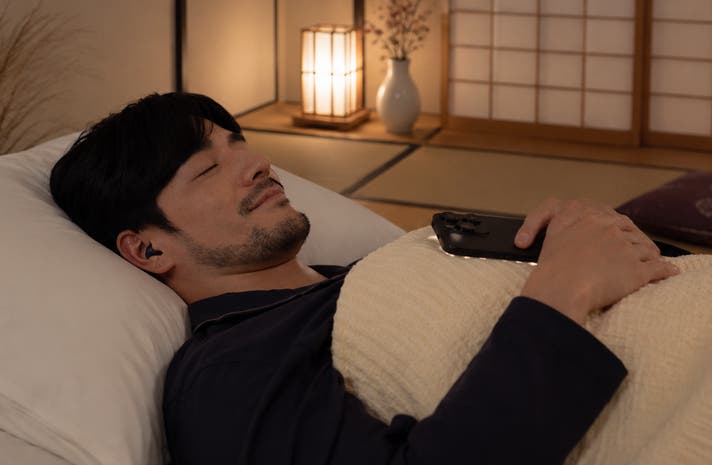 寝返りも横寝もできる。おやすみ環境を整える、極小設計 夜イヤホン