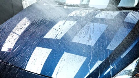 グラフェン×フッ素の融合｜洗車のたび、カーボン被膜で愛車は強くなる