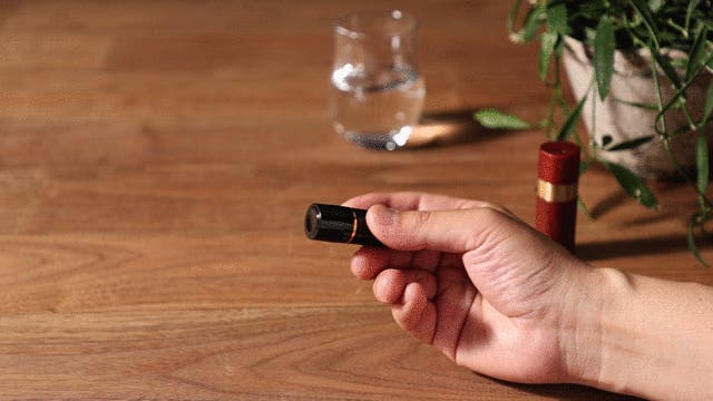 ネーム印を、本物の素材へ。64チタン・天然木で仕立てる【スタンプ