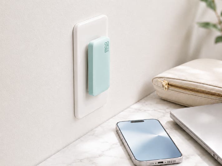 荷物をもっと軽く。軽量・極薄2ポート急速充電器「POWER G3
