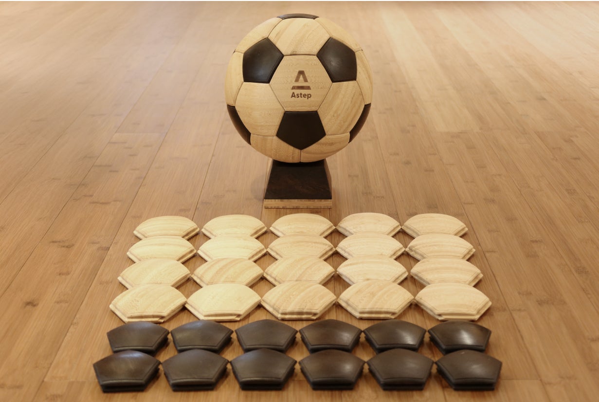 【オーダー受注制作】贈答用　フラワーサッカーボール　サッカー好きさんへ 四年後へ、キックオフ。名前を刻むサッカーボール。｜マクアケ