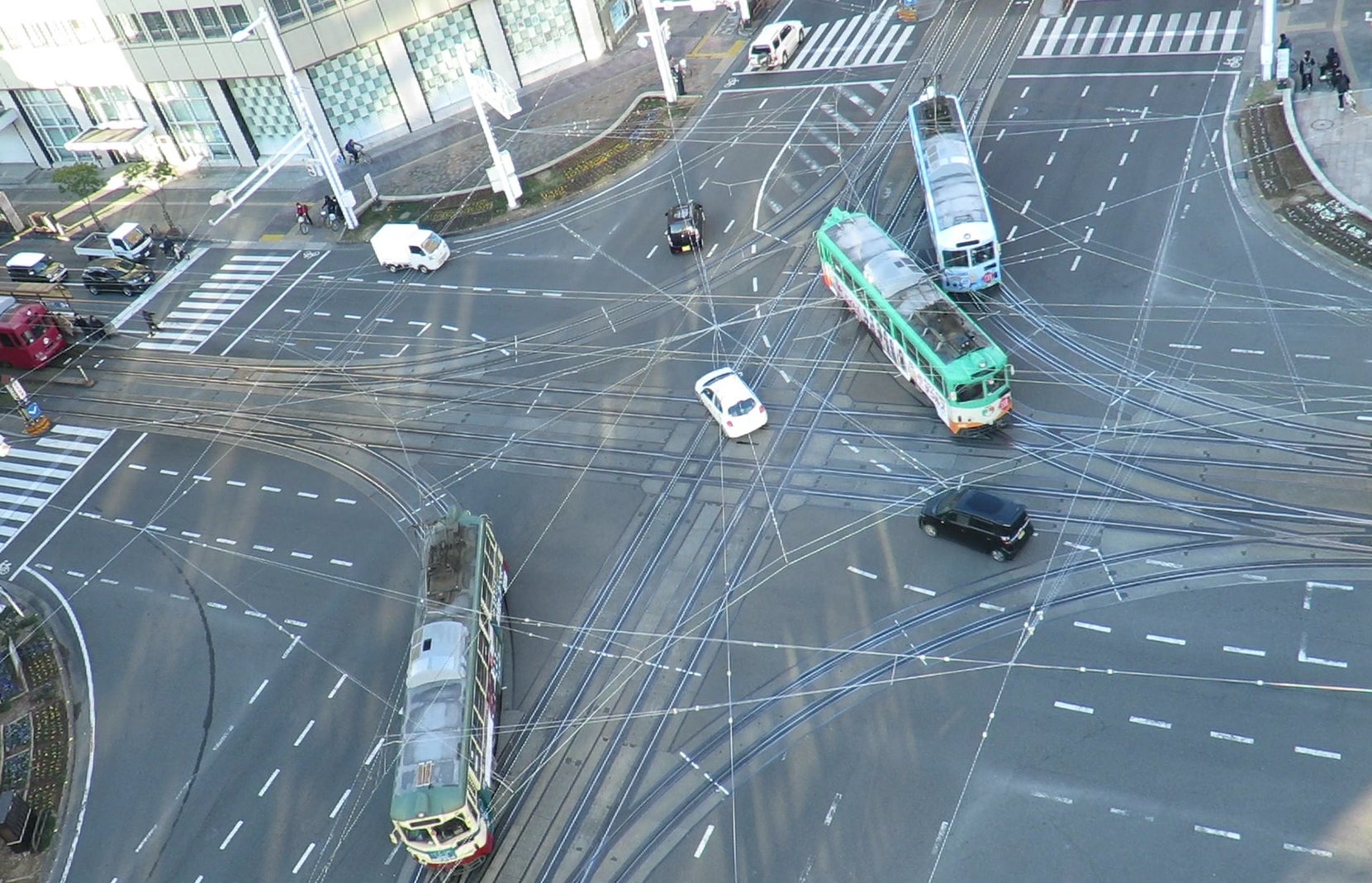 土佐の高知の路面電車。奇跡を後世に！ダイヤモンドクロッシングと
