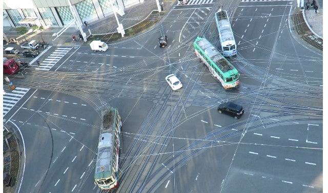 土佐の高知の路面電車。奇跡を後世に！ダイヤモンドクロッシングと