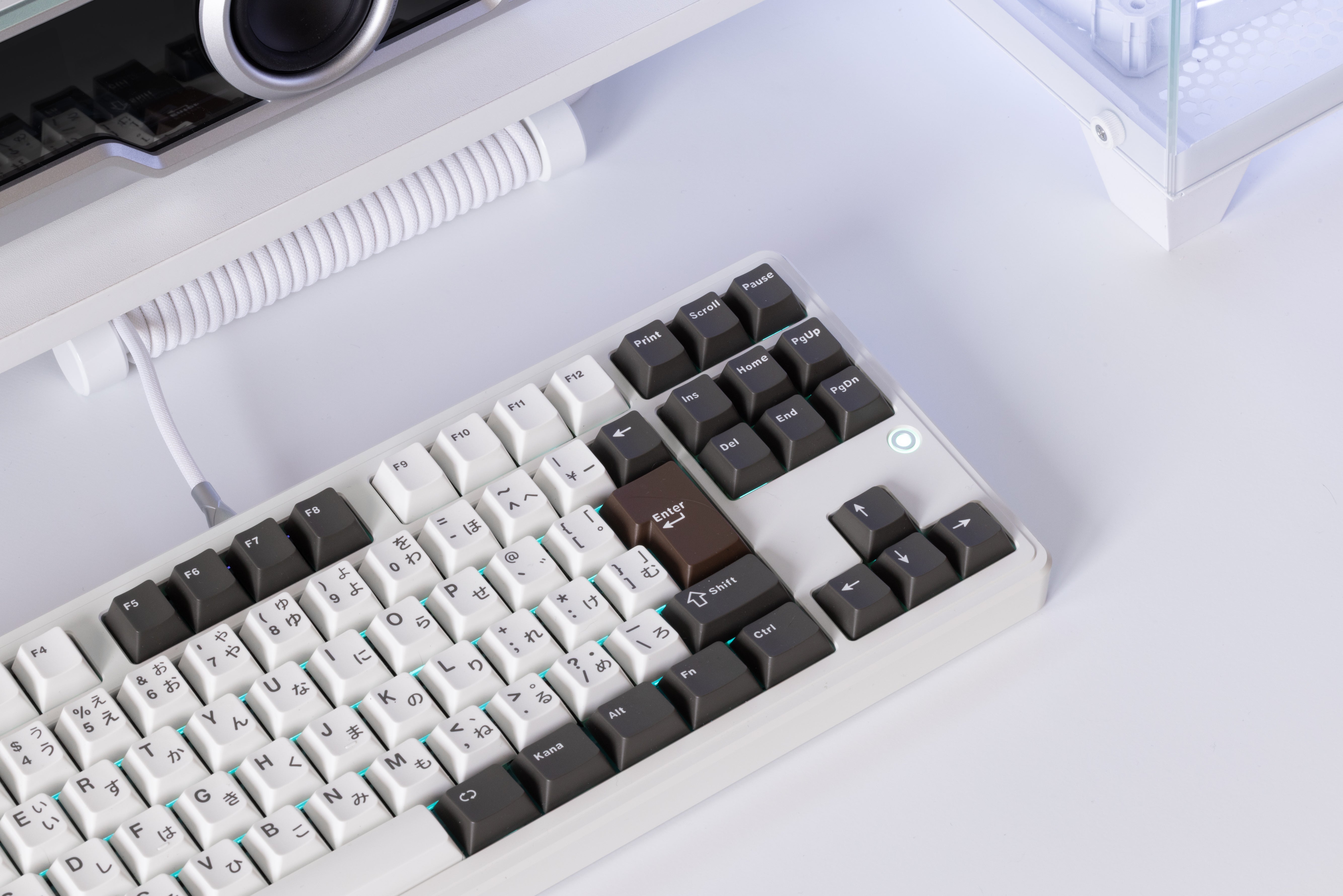WOBサブブランドPMOー光と打鍵感を極めたアルミキーボード「Aurora80