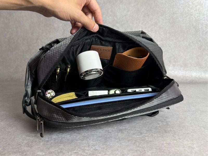 探さず、降ろさず、もたつかない。定位置が決まるミドルバッグに新軽量