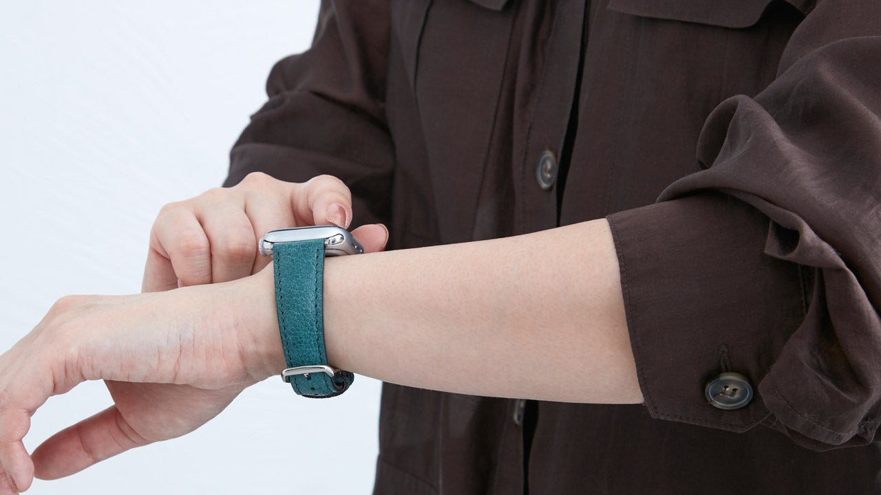 野生を、その腕に。ツキノワグマ革で仕立てるApple Watchバンド