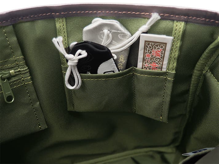 御朱印帳2冊と旅の思い出をひとつに。約350gで身軽に巡れる国産