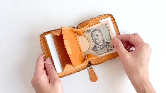 入れても薄い】極薄・極小だけどお札は折らない。究極設計の本革ミニ