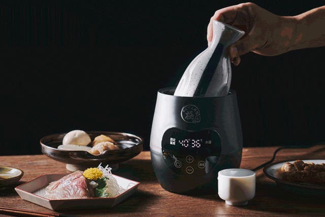 熱燗は“温め方”で変わる。湯煎で日本酒の旨みを引き出す電気酒燗器｜の