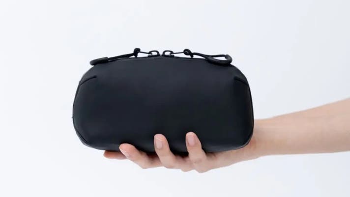 180度全開で自立！出先での仕事環境が、一瞬で整うポーチ「Tank mini