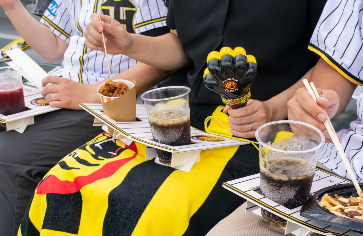熱く応援！うまいもんも楽しもう！折り畳み式膝上テーブル【阪神