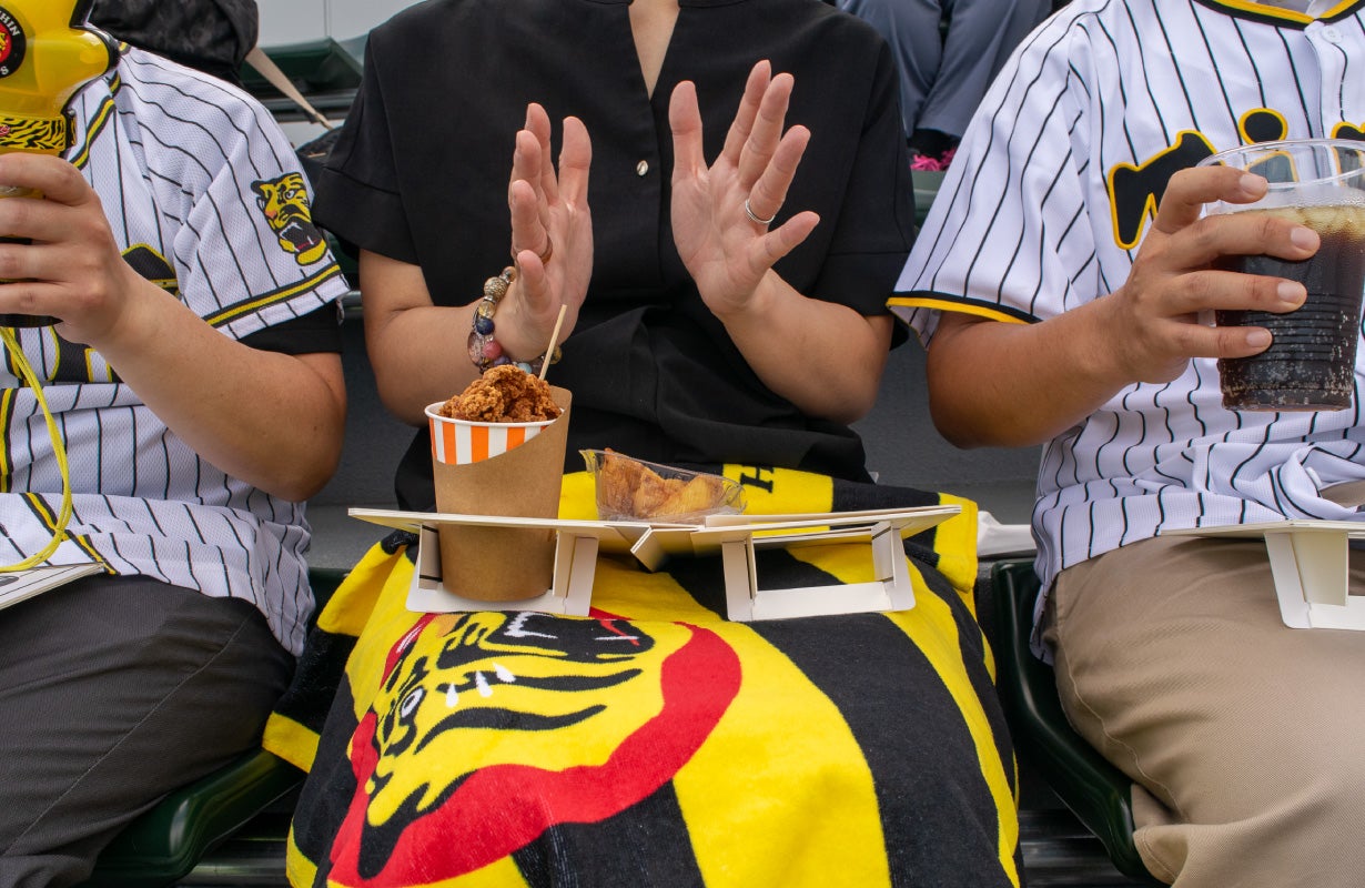 熱く応援！うまいもんも楽しもう！折り畳み式膝上テーブル【阪神