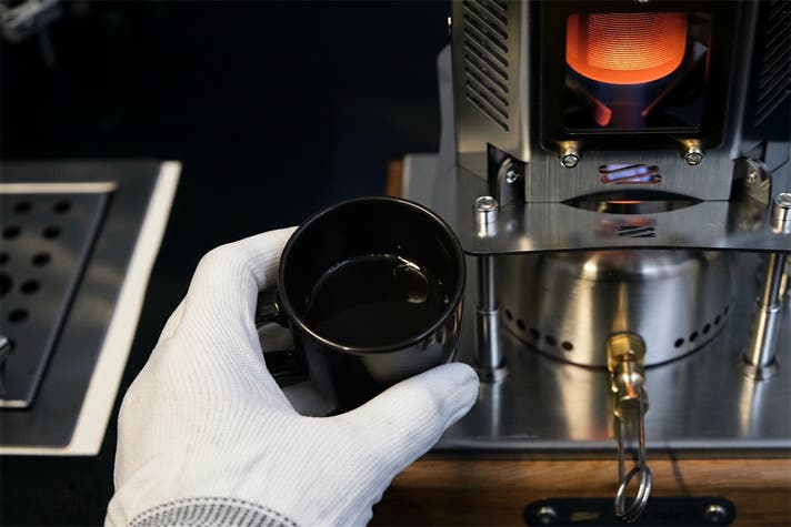 オリジナルアルコールストーブ 火をつける」から、「火を育てる」へ。青い炎を操る加圧式アルコール