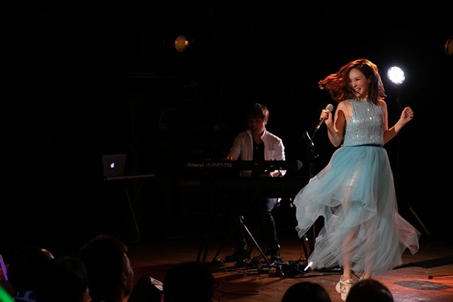 アーティストとして再スタート「R」(愛内里菜)【特別な応援歌 アーティストとして再スタート「R」(愛内里菜)【特別な応援歌