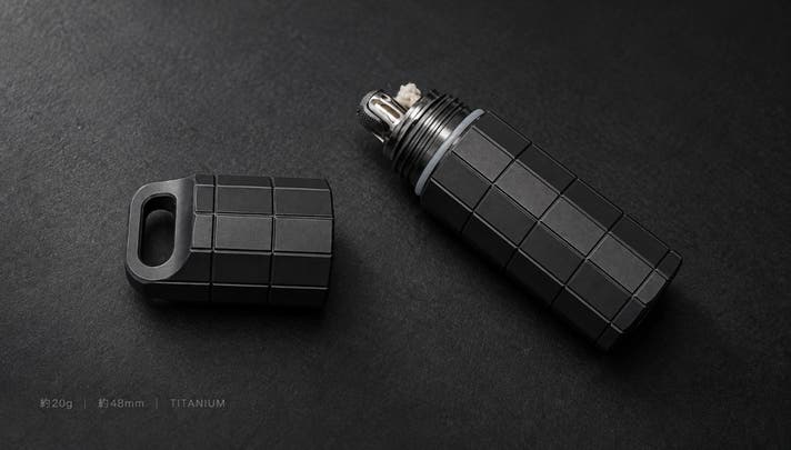 約20gに進化。格子デザイン×ブラックチタンの超ミニマムオイルライター