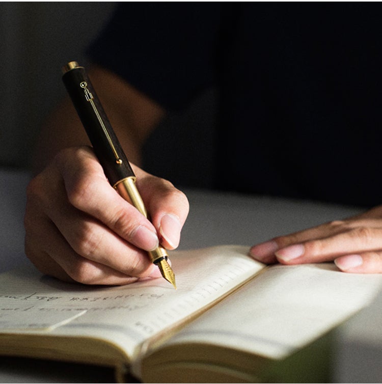 小さくてスマートに持ち運ぶミニマル万年筆「MINI FOUNTAIN PEN