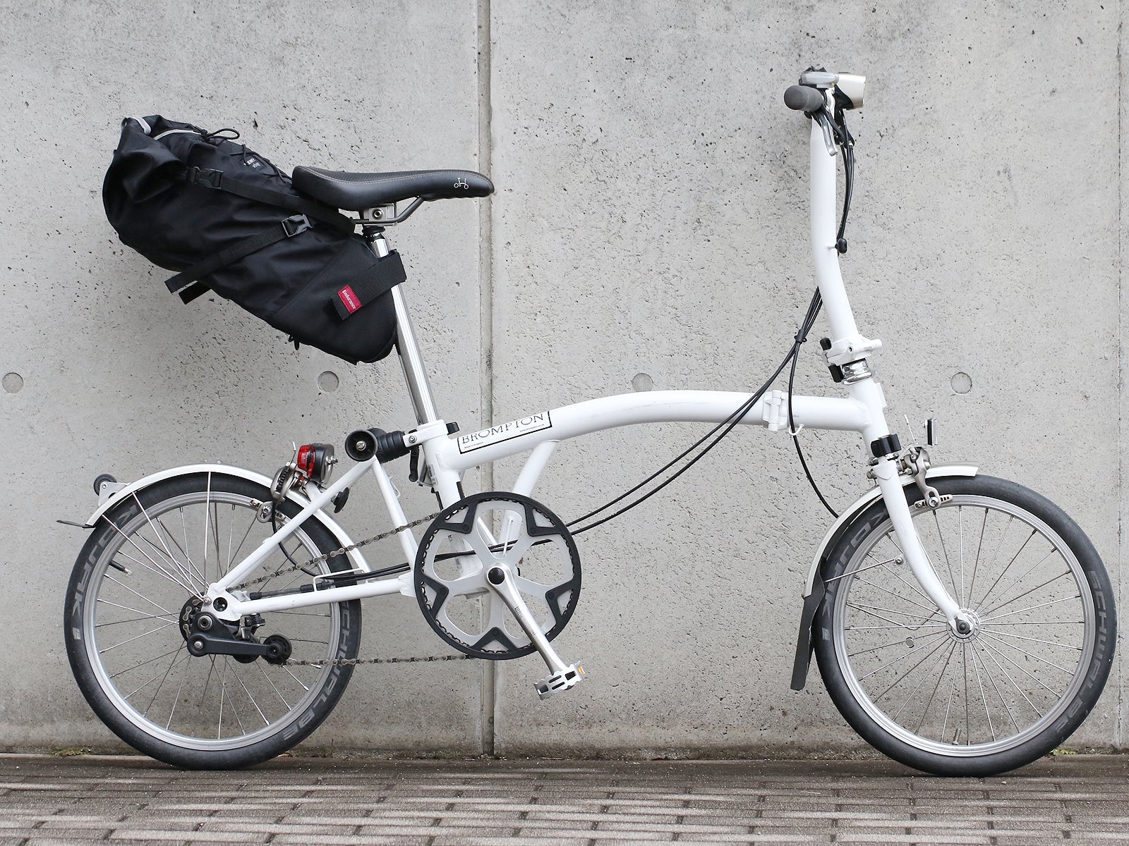 リュックにもなる大容量な自転車用カジュアルサドルバッグの提供