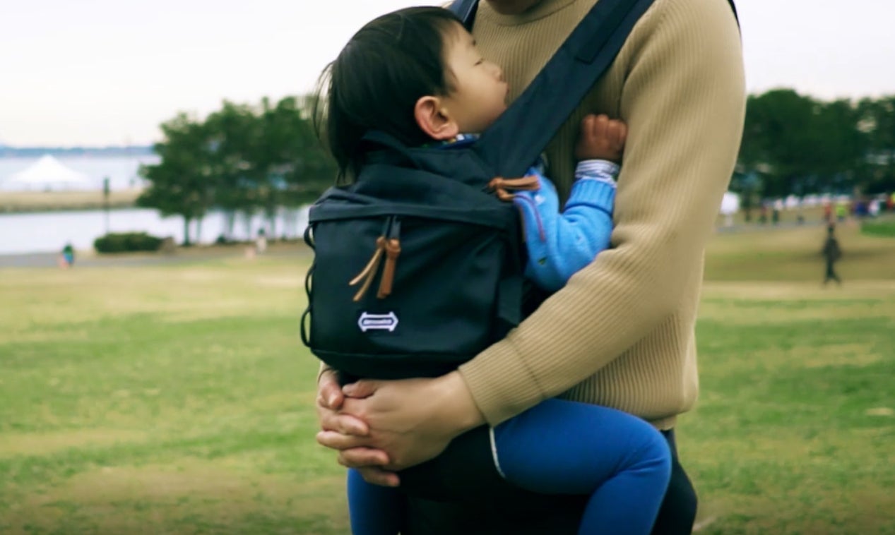 ダッコちゃんバック さんぽも楽々！抱っこ紐になるバッグ「daccoswitch」でお出かけしよう