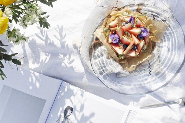 伝統の吹きガラス製法×最新3Dモデリング｜水ゆらぐ ガラス皿