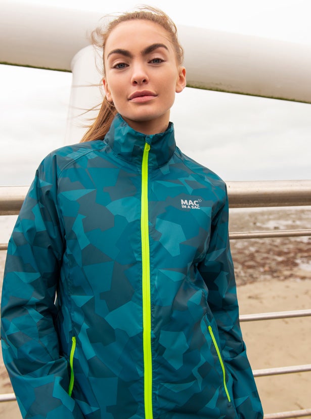 ウェア Mac 旅行スポーツの急な雨も安心！超軽量266g携帯防水ジャケット マック