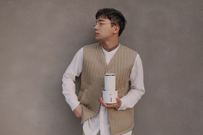 除菌と脱臭と加湿を同時に。フィルターなしで手入れ不要、超軽量