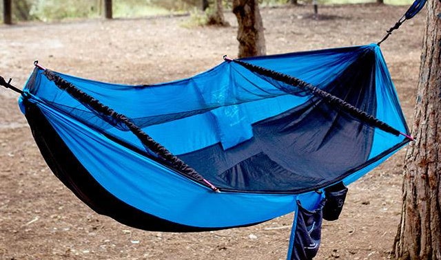 枕やビールポケットも！リラックスオタクが作った多機能・超快適Koala