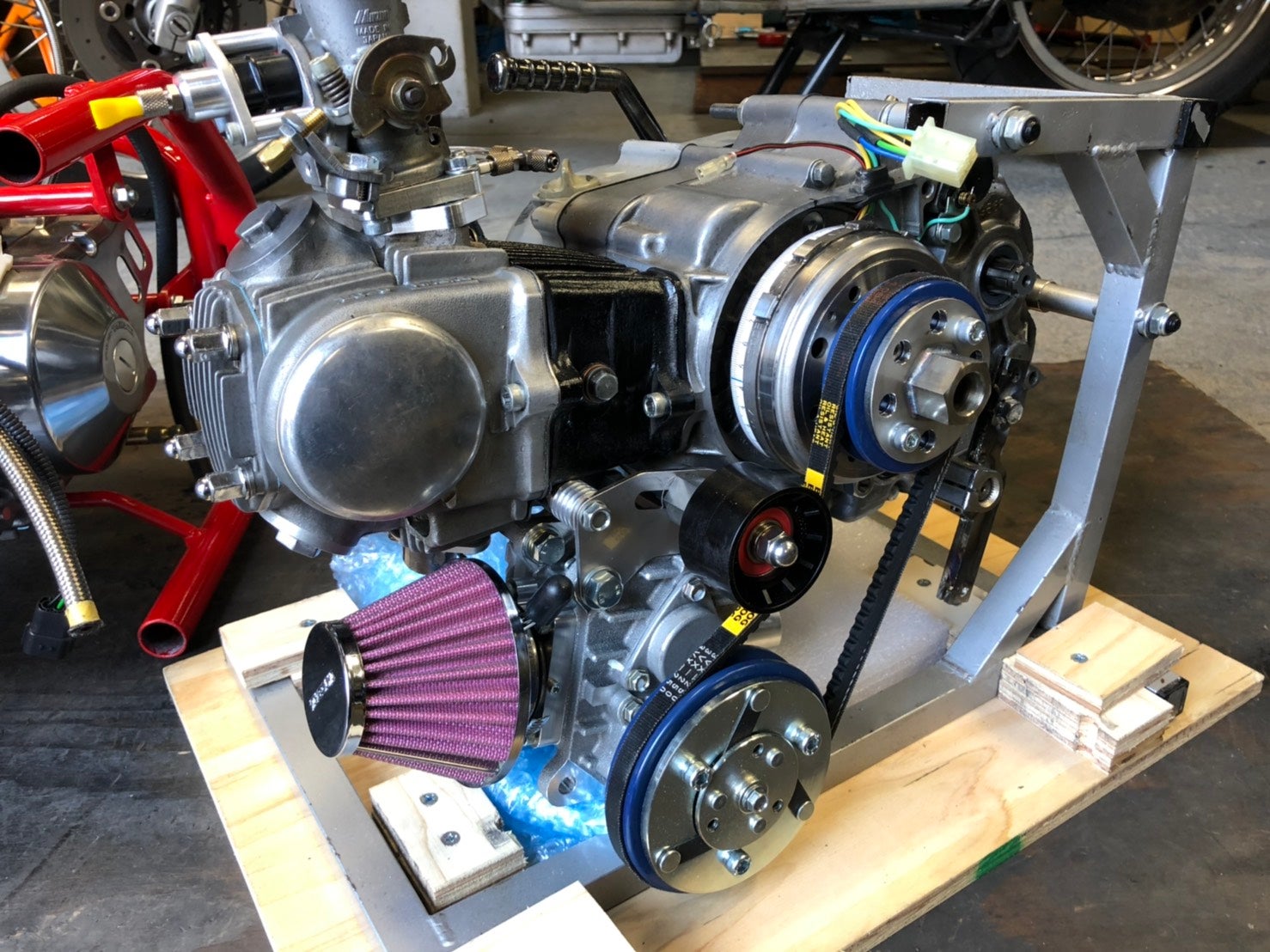 スーパーカブ系エンジンを使ってボンネビルで世界最速記録を達成したい