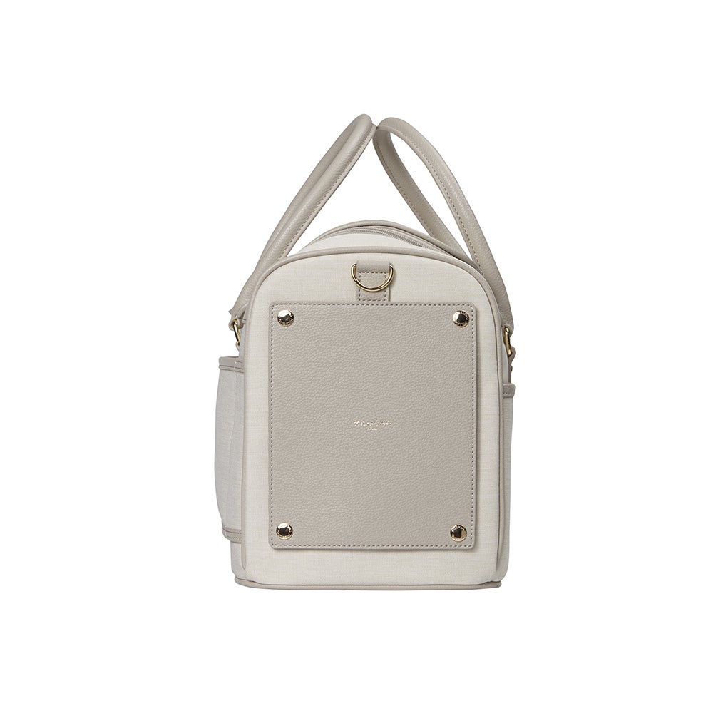 こだわりの抗菌・撥水生地を使用！ペットの特性を考慮した多機能