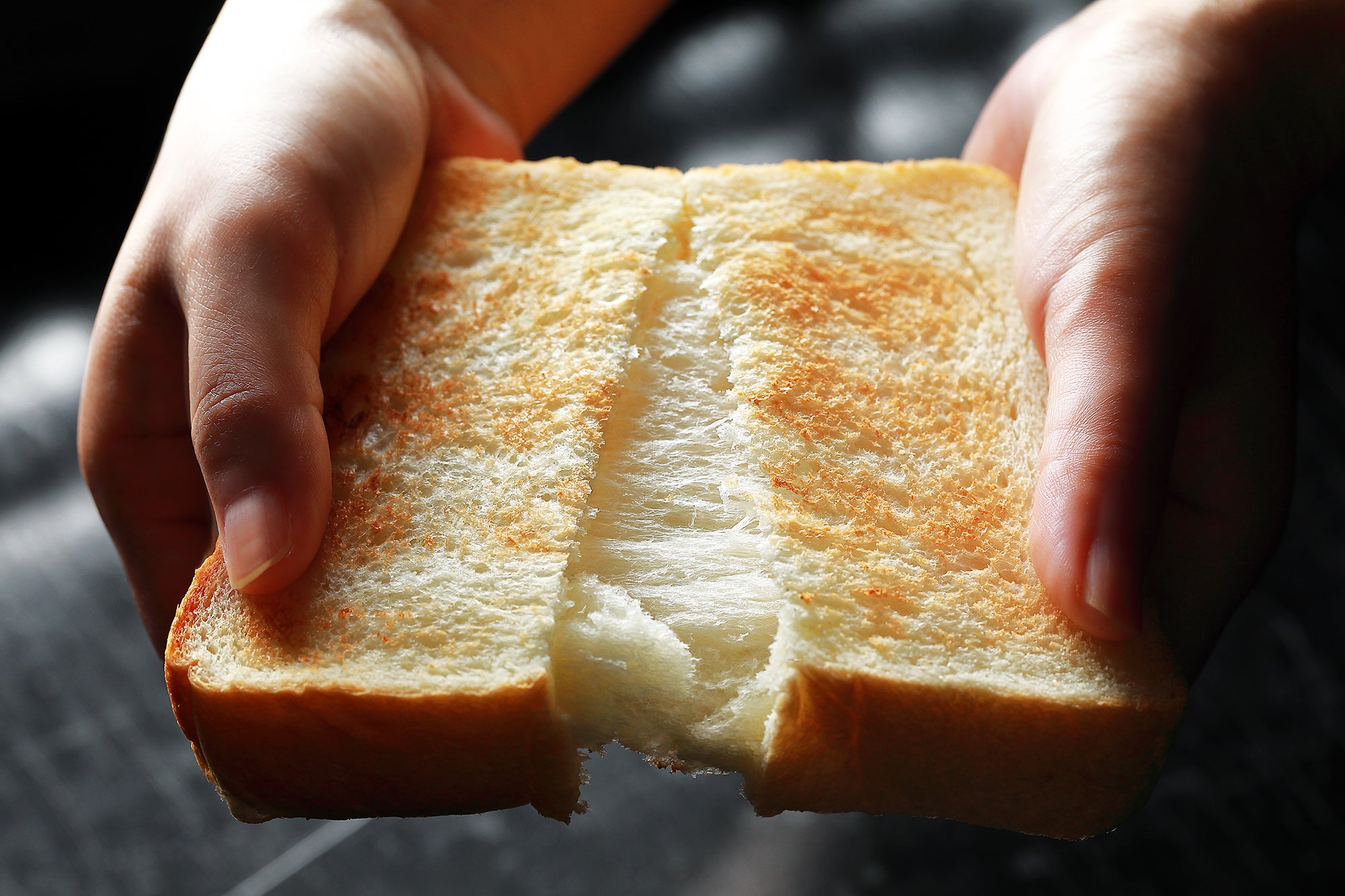 忙しい朝も優雅な一時へ。早く焼いて水分を逃さずトーストが焼ける