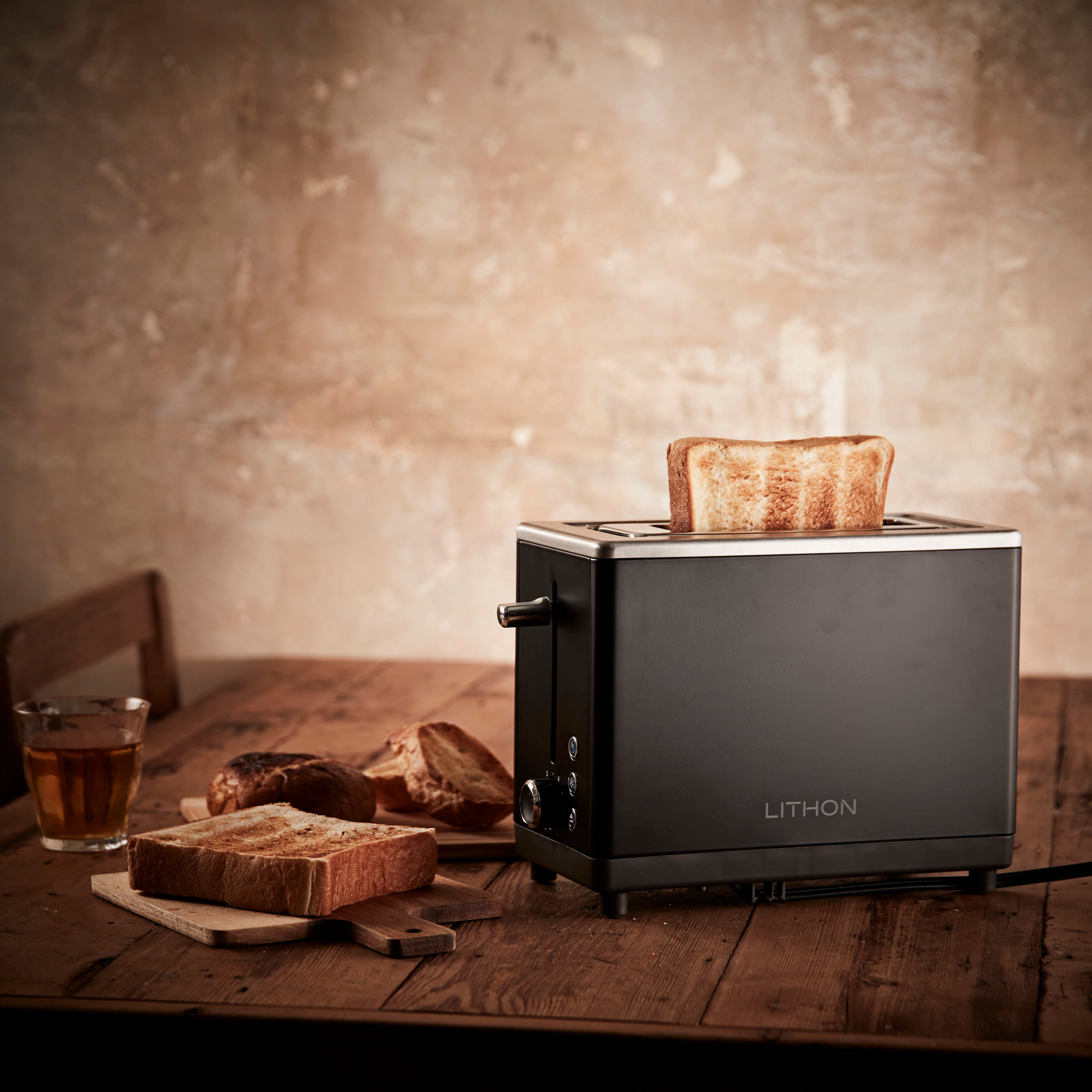 忙しい朝も優雅な一時へ。早く焼いて水分を逃さずトーストが焼ける