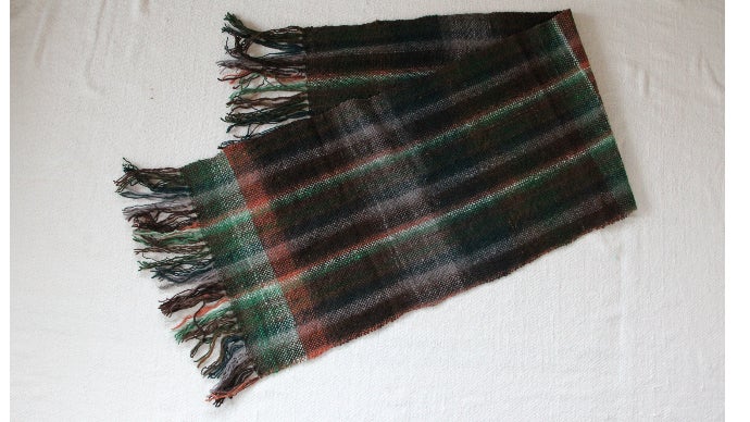 羊毛で暖かく、ワンポイントで華やかに！「色の魔術師」野呂英作の