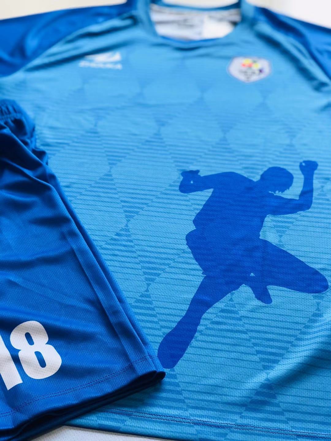巻誠一郎 引退試合 ユニフォーム 上下　セット サッカー元日本代表 巻誠一郎 引退試合を開催し子供たちを無料招待