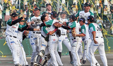栃木ゴールデンブレーブス、3年でBCリーグ制覇！記念