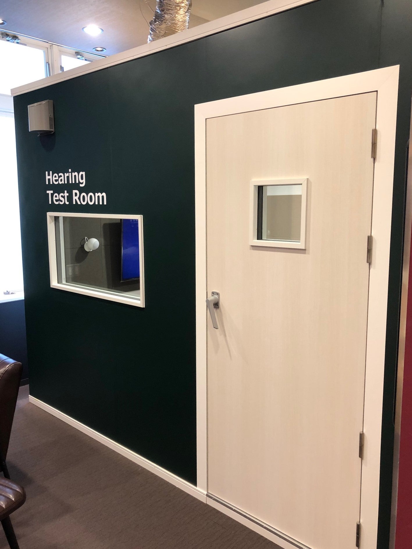 自分の個室空間ができる持ち運べる集中デスク「SEREN desk