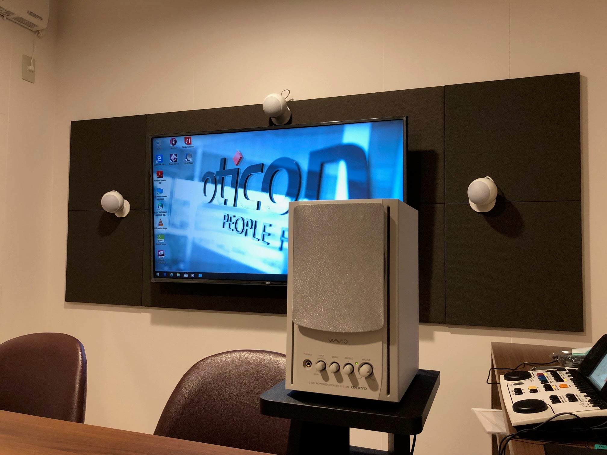 自分の個室空間ができる持ち運べる集中デスク「SEREN desk