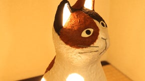 手漉き和紙で作られた猫型ランプを夜長のお供に・ひだまりのら  三毛猫「茜2」