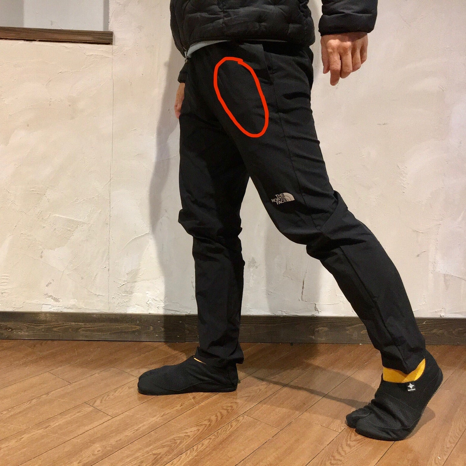 伝統的な履物、足半(あしなか)構造。履いて歩くだけで足指を鍛える足袋