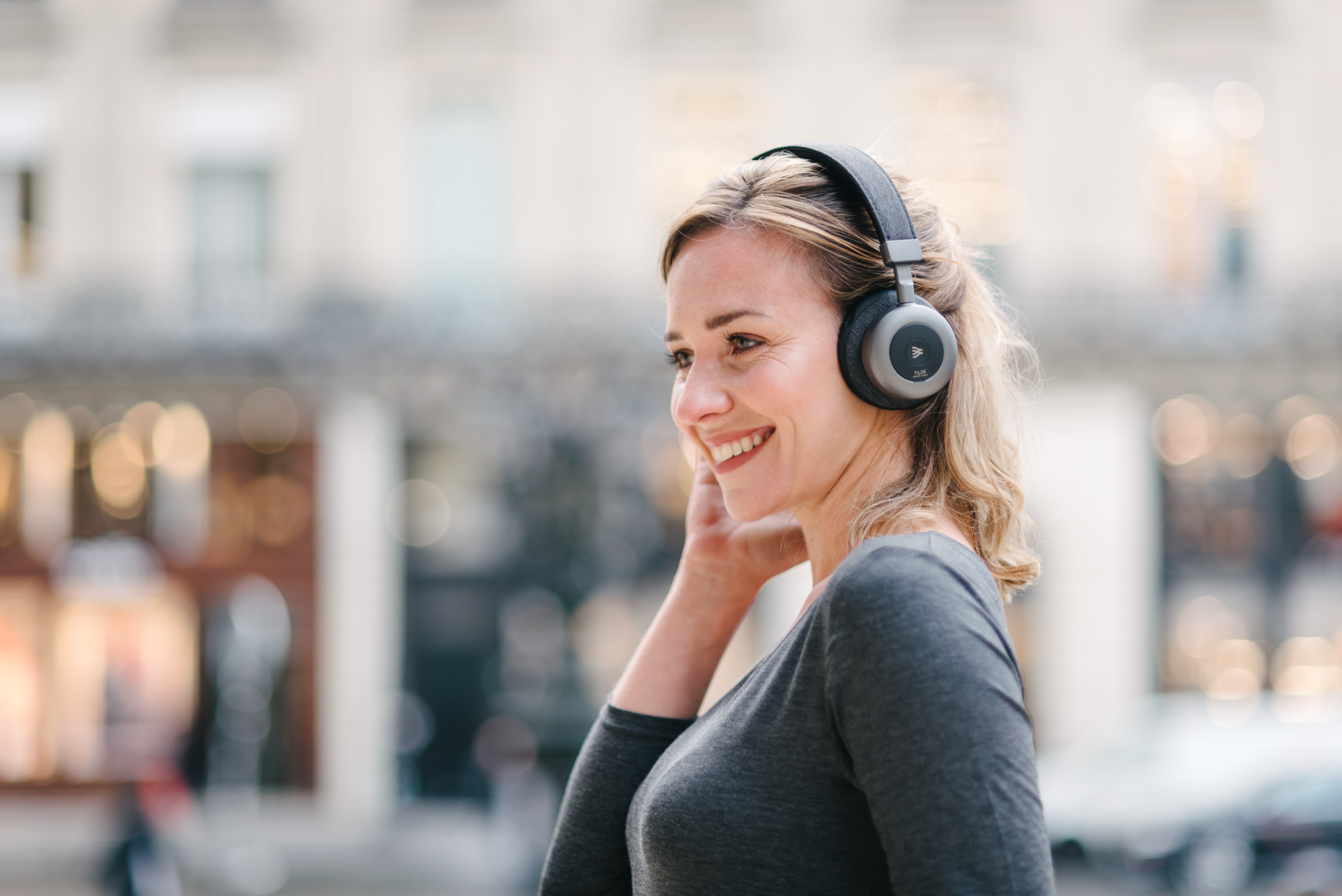 特許技術で「声」と「騒音」を識別するノイズキャンセルヘッドホン