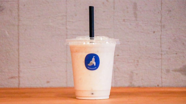 流行ではなく、習慣へ。街のインフラとしてのバナナジューススタンド