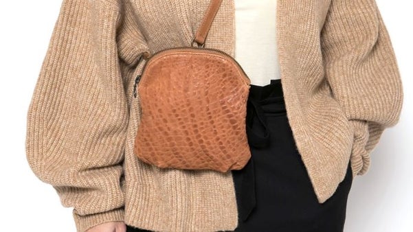 バルセロナのデザイナー作！男女兼用ウェスト、ショルダー、リスト3点併用革ポーチ