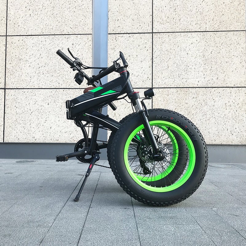 目立ち度超MAX】極太タイヤの折りたたみスポーツ電動自転車！雨も雪も