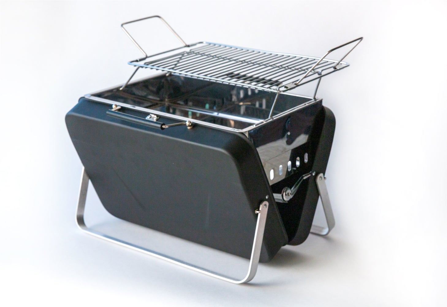 10秒でバーベキュー。これ1つでサクッと始められるスーツケース型BBQ
