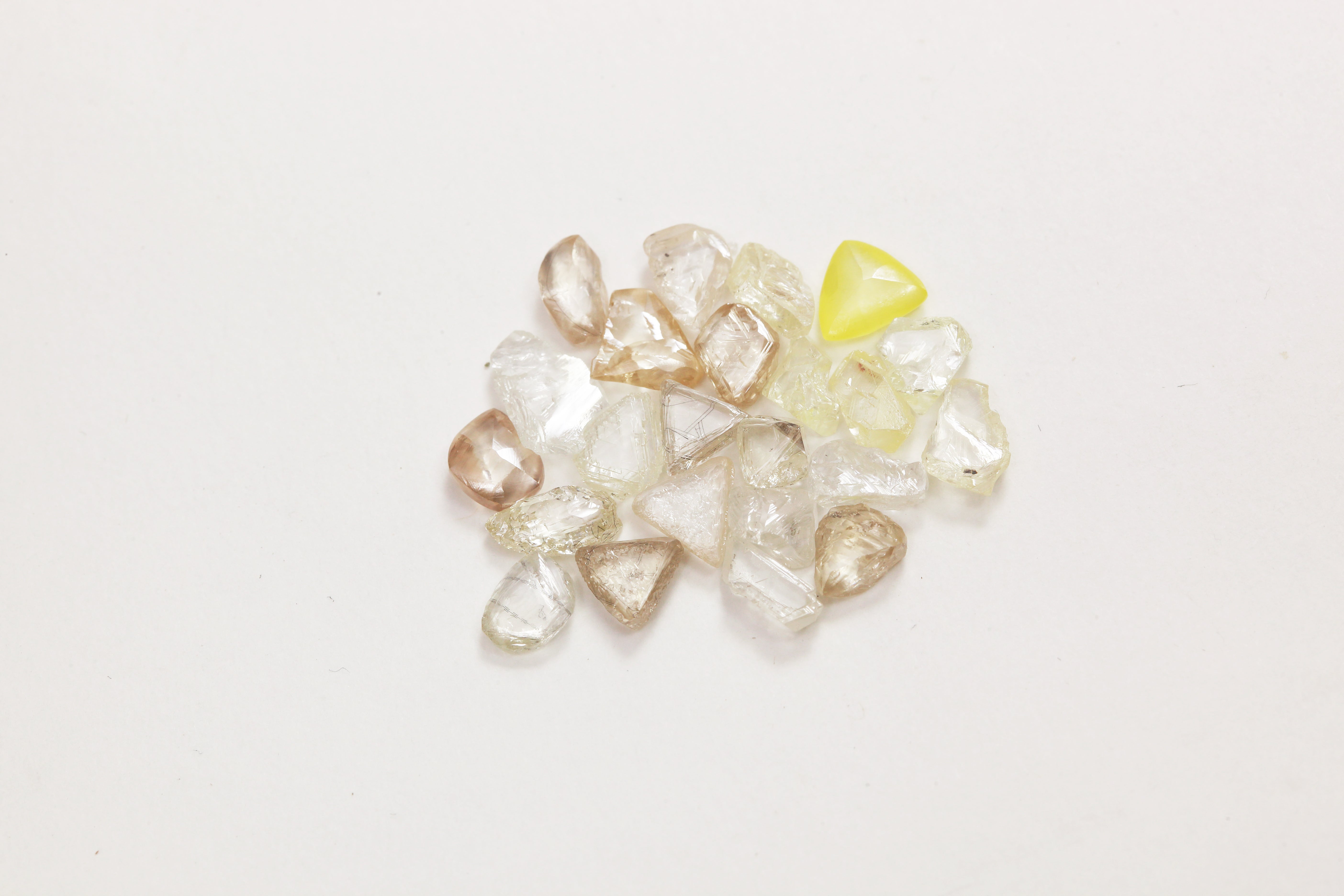 鑑定士気分を味わう新スタイル！幻の『ダイヤモンドの原石』を手に