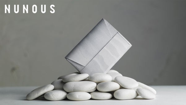 廃棄素材をアップサイクル、新素材で作るわずか50gの大容量のショートウォレット