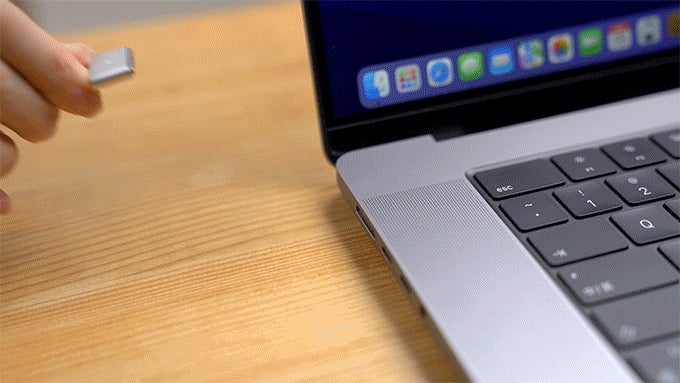 世界旅行の必需品、140W急速充電、3C&1A 最大同時出力240Wアダプター