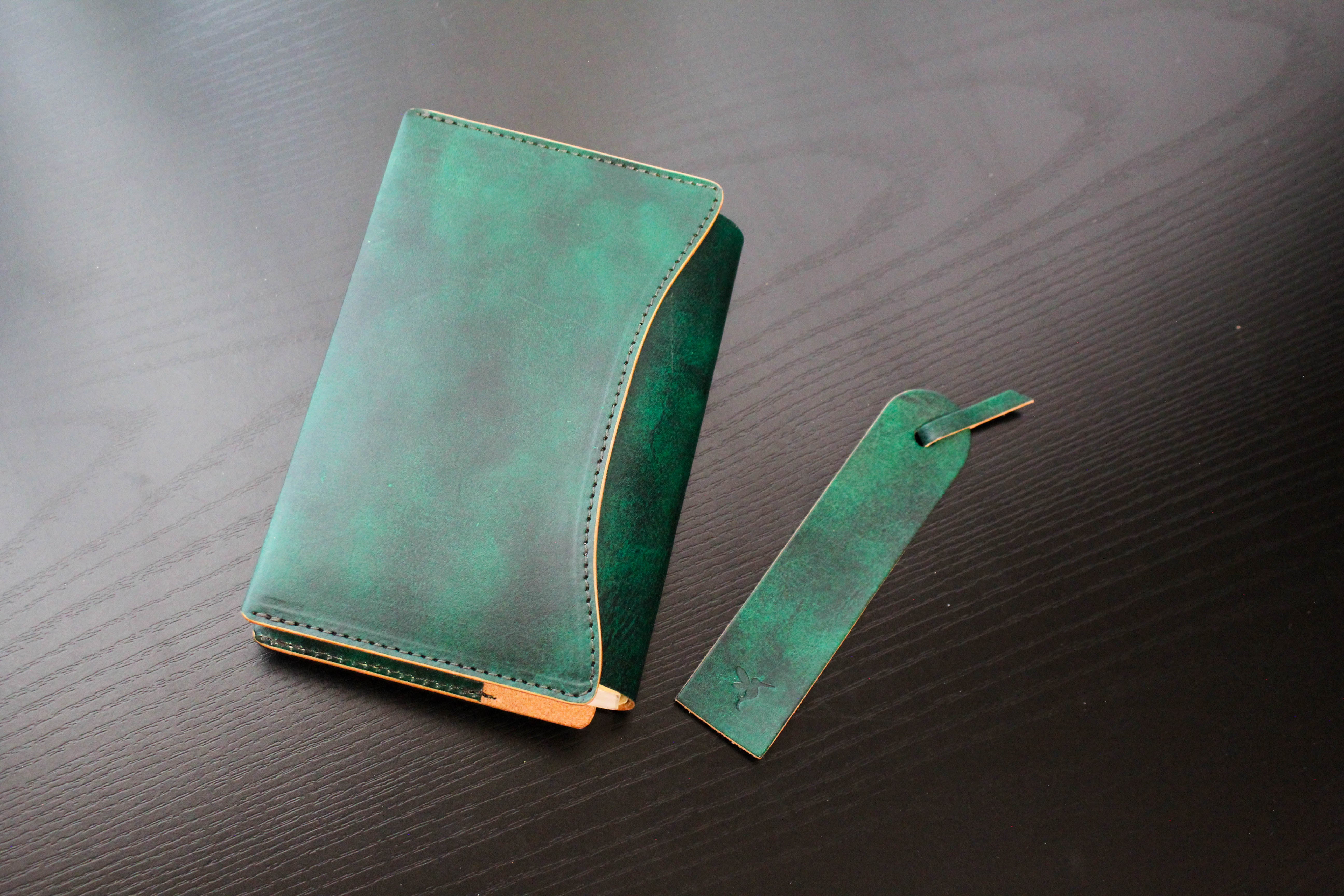 至高の輝き】新構造で入れやすい！使いやすさと美しさを追求した本革