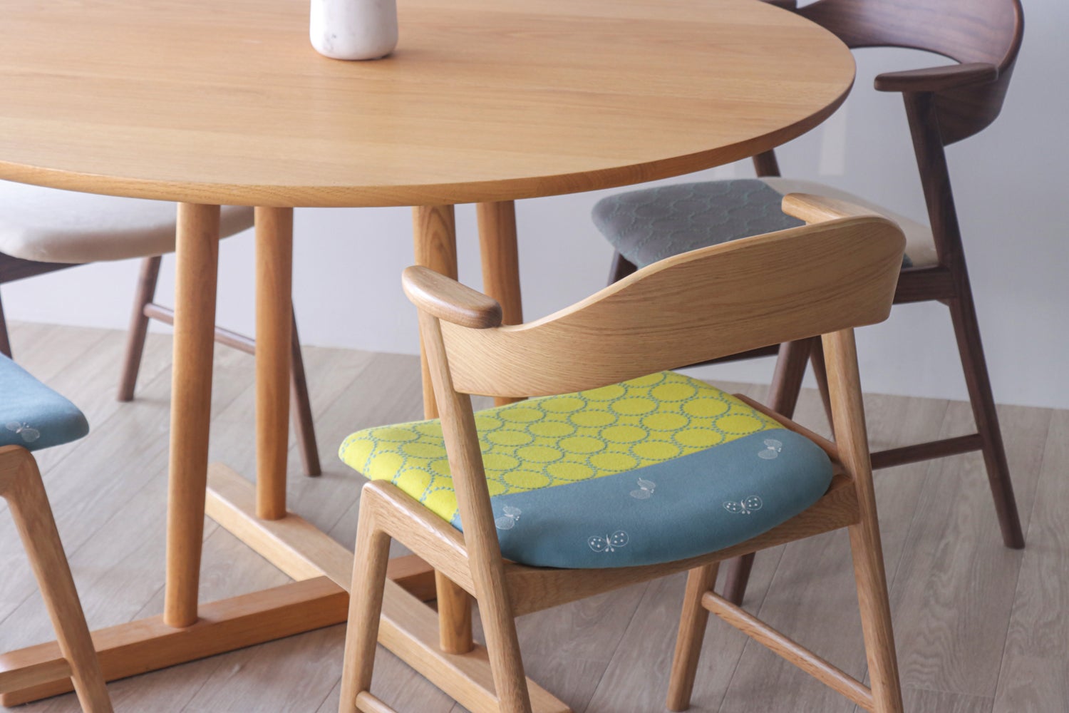 北欧の椅子に学んだ、ナチュラルで美しいデザインの椅子 - 丁寧な