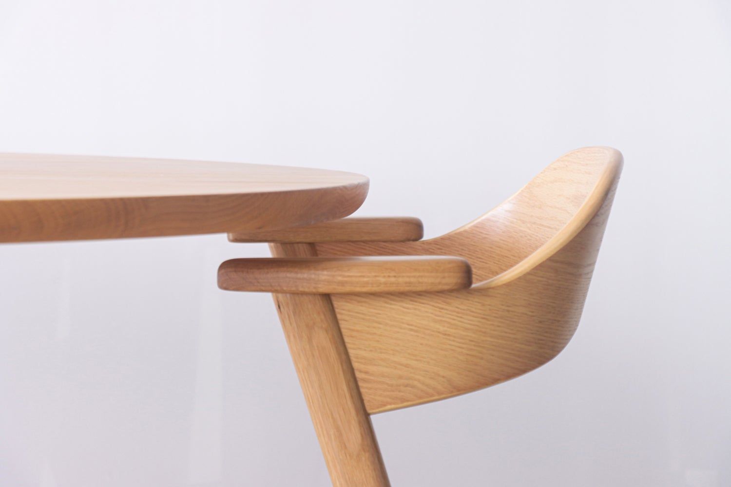 北欧の椅子に学んだ、ナチュラルで美しいデザインの椅子 - 丁寧な