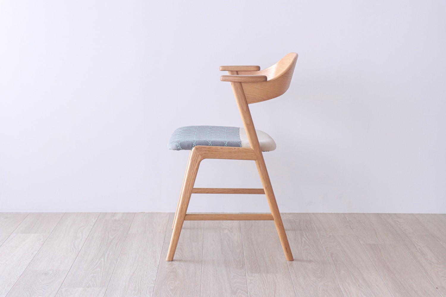 北欧の椅子に学んだ、ナチュラルで美しいデザインの椅子 - 丁寧な